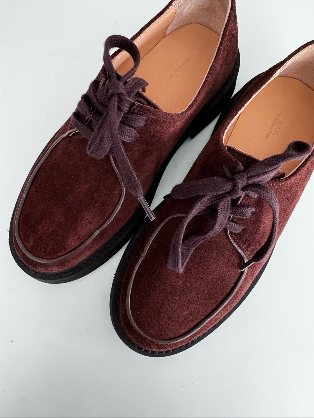 A.P.C.
GAELLE SHOES
Dark chestnut brown desert ankle shoes in suede split. - Picture 11 of 11